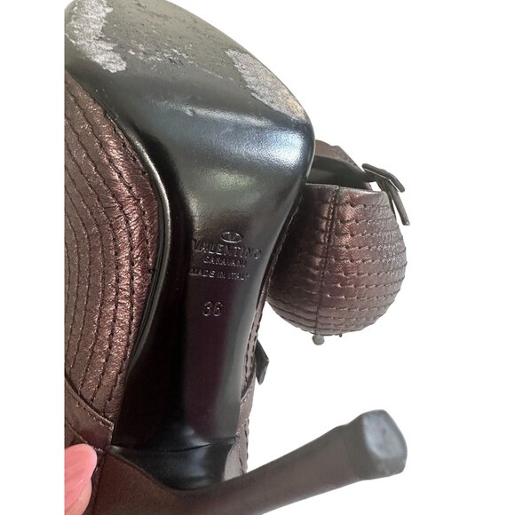 VALENTINO GARAVANI Bronze Leather Mary Jane Heels Size 36 - Picture 9 of 10